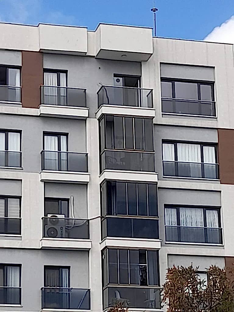 Cam Balkon
